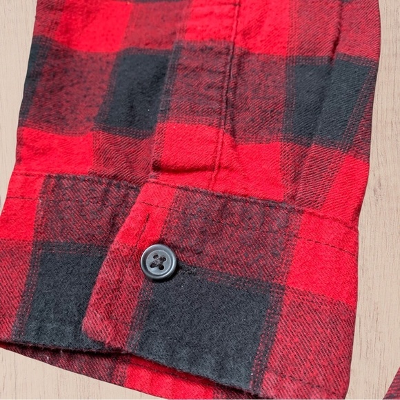 Long Sleeve Button Down Plaid Flannel Black Red 100% Cotton - Picture 4 of 10
